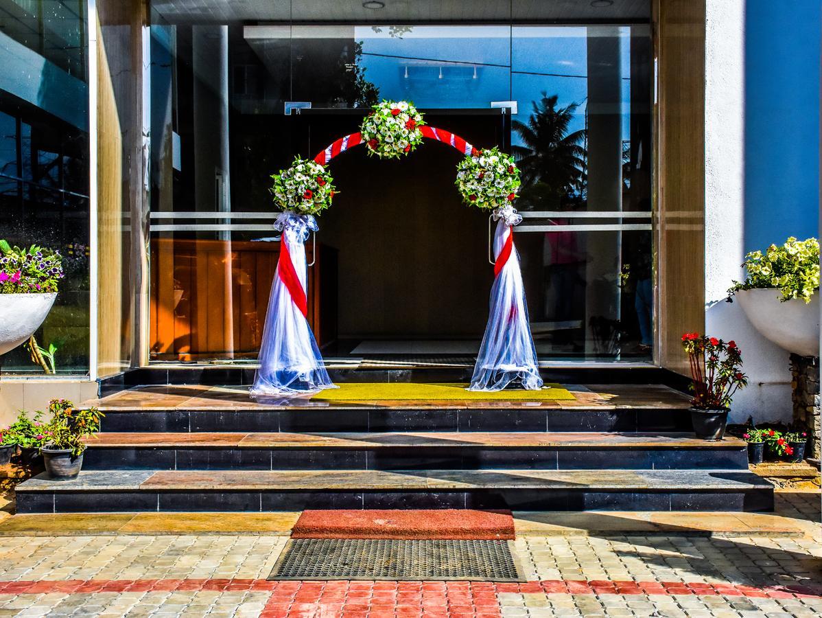 Capitalcity Hotel Бадулла Экстерьер фото